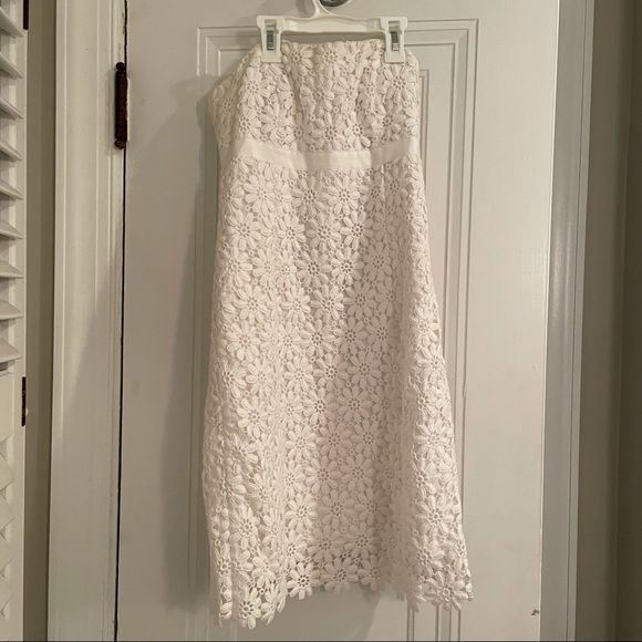 strapless white Lilly Pulitzer dress flower design - Picture 2 of 4